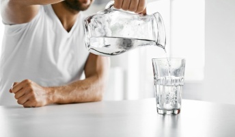 1日30リットル水飲んでたら健康診断引っかかった