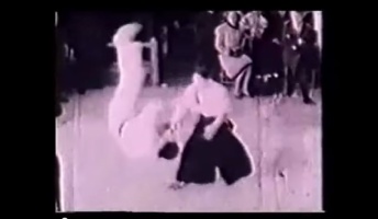 【動画】合気道のおっさんにケネディ大統領のSPが次々と投げ飛ばされる