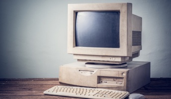 「IT黎明期あるある」ランキング 2位 PC雑誌に付録のCD-ROM、1位は→