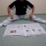新聞読みながら開脚ストレッチ
