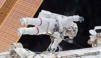 宇宙滞在で著しい視力低下 現時点で打つ手なし 宇宙旅行に暗雲