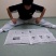 新聞読みながら開脚ストレッチ