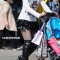 人妻ギャルが街中でみせる胸ちら やパンチラ画像がエロいです!