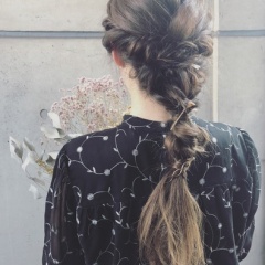 MINX青山 ヘアスタイル担当 清家です。