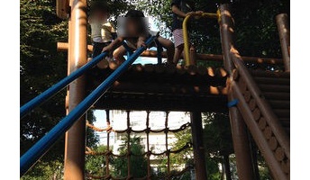 子供のころ底のない滑り台ってあったけど、今思うとめっちゃ危険よなあれ