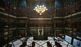 【画像あり】魔法学校のようなこの図書館すごい!
