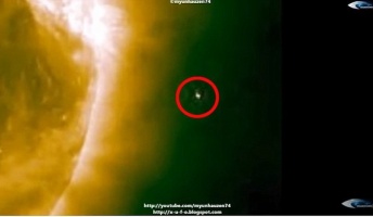 太陽の周りを常に旋回する複数の物体が発見される 太陽を制御しているUFOという説も(画像あり)