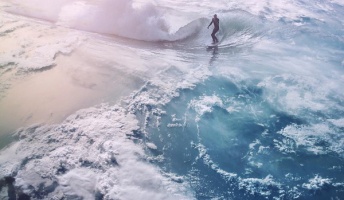 空間がおかしなことになっている非現実感!時間と空間を超えたデジタルフォトが面白い