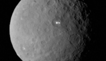 【画像】準惑星セレスに謎の2つの光点 異星人が植民活動か