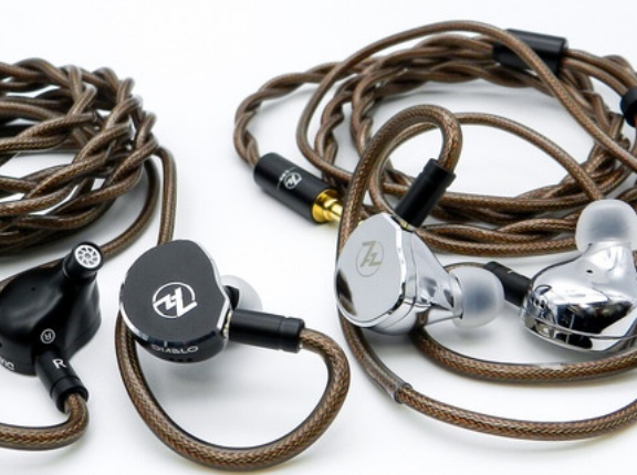 「7Hz × Crinacle Diablo」 「7Hz × Crinacle Divines」 14.5mm平面駆動ドライバー搭載で異なるチューニング。こだわりを実感する高音質イヤホン【レビュー】