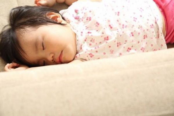 赤ちゃんのお布団の掃除はレイコップだけで安心ですか？