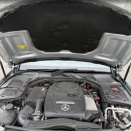 W205、ボンネットが落ちてくる！