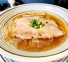 「煮干しらぁめん 猫トラ亭」の『淡麗煮干しラーメン』（大和市鶴間）【やまとぴグルメ】