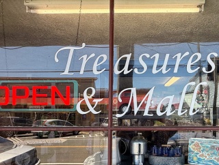 2025年8月ハワイ旅 第44話 □ ホノカアでトレジャーハンティングです。ビンテージショップで宝探しは避けて通れませんね。何か良いモノ見つかったかな？