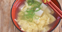 【5分でできる】疲れたカラダに染みる。豆腐と卵のやさしいかきたまスープの作り方