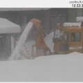 歩道に町の除雪車が雪を飛ばして良いの?