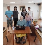 『薔薇の樹苑ホーム3階/ご家族様からお誕生日のお祝い🍰』の画像