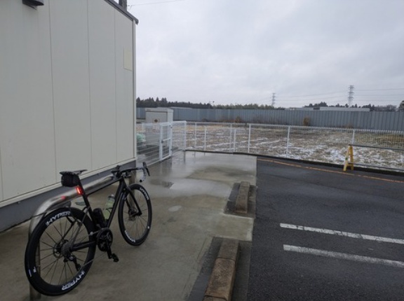 冬のロードバイクはなぜ遅い？ 気温差で生まれる“パワーとタイムのロス”の話