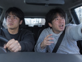 助手席ワイ「今曲がれたよね」 「信号変わったよ」「あぶなっ！」