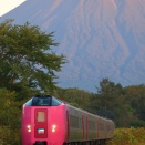 鉄路の彼方へ～羊蹄山バックで　北四踏切で特急ニセコ号を撮影～