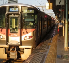 【1日に1本だけ】 姫路駅で普通 「糸崎行き」 を撮る （発車標＆227系） 【2026年8月】