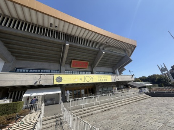 [≒JOY] 日本武道館の看板、ニアジョイの仕様に！！！