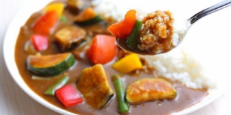 結婚して２年、今頃になって私が作るカレーを否定された。ゴテゴテ色んなもん入れてくれるなとのこと