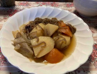 夕食は肉じゃが　妻が作ってくれました