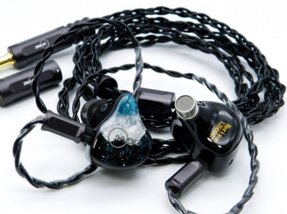 「ZiiGaat Horizon」 バイオDD＋カスタムKnowles製2BAに2基の平面駆動ドライバーで高域を拡張。明るく透明感を増した明瞭系のリスニングイヤホン【レビュー】