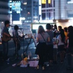 路上ライブしてる奴に「君、よかったら電話して」て言ってハロワの番号書いた紙渡すの楽しすぎｗｗｗ