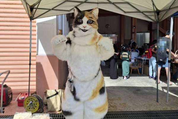 猫のラーメン屋さん、今は焼き芋屋さん、山田三毛猫 - 猫の焼き芋屋