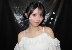 【朗報】日向坂のビジュアルメン、鎖骨全開のデコルテ最高wwwwwww