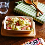 『寒い季節が旬のカリフラーをレンジのレンチン調理で手軽にシンプルに美味しくいただく♪「カリフラワーとベーコンのレンチン!ガーリックペパー炒め」【レシピ1940】【スパイス大使】』の画像