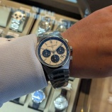 『【フレデリック・コンスタント】装いと時間を楽しむ、ネイビーのハイライフ・クロノグラフ』の画像