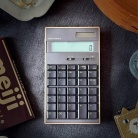 【PR】チョコが苦手な方にもオススメ♪ミズナラ香るジャパニーズウイスキーとオシャレamadanaの板チョコみたいな電卓