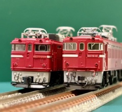 トミックス「ED79-0」とマイクロエース「ED77-901」を並べてみました。