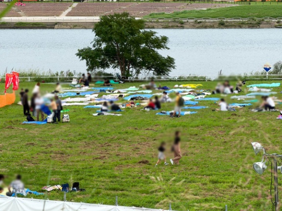 いまの高槻会場。けっこうもう来てる