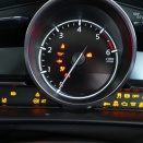 車の警告灯が点くと、わかっていても焦る
