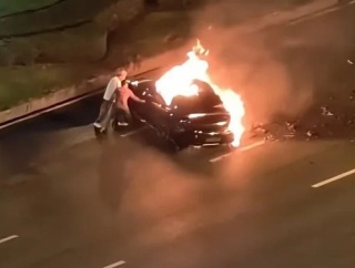  【動画】中国シャオミのEV「SU7」が事故で炎上し、ドアが開かず閉じ込められた運転手の男性が死亡…今年3月にも同様とみられる事故で女子大生３人が犠牲に…