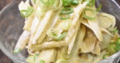 パンチのある味わい♪茹でごぼうのサラダ