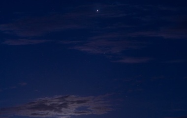『投稿：月と木星とガリレオ衛星と金星と海王星の接近　2022/04/30』の画像