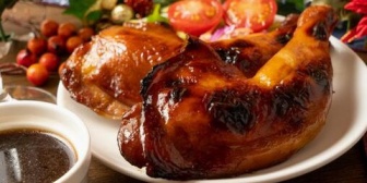 【トーク】外国人の妻が、富裕な日本人がクリスマスにチキンを食べることが理解できないと言っている。日本に暮らす私は遠慮なくチキンを堪能するけどね！