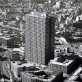 日本初の超高層ビルで、当時日本一の高さ（36階建・147m）となった霞が関ビルが完成する