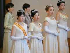 【ニュース】立憲・蓮舫「旧宮家男系男子養子は削除し、女性皇族と結婚した配偶者や子に皇族の身分を与えるように」修正案を提出へ 【ニュース】立憲・蓮舫「旧宮家男系男子養子は削除し、女性皇族と結婚した配偶者や子に皇族の身分を与えるように」修正案を提出へ