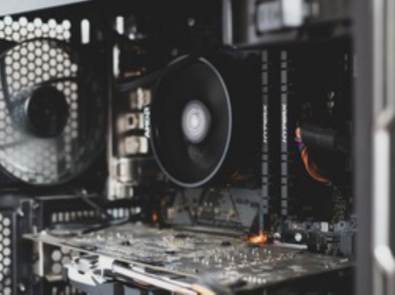 2025年5月俺「今後10年使えるスペックでパソコン組んだぞ！！！」