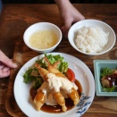 お昼は久しぶりの【杏仁荘】で自家製タルタルの海老南蛮定食。夜は吉牛。