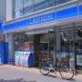【神対応】聴覚障害者がローソンで店員の言葉がわからないので「すいません耳が悪いんですよ」と言う　→　その後のローソン店員の対応が完璧すぎて客が感動！　「全ての人が助かる」
