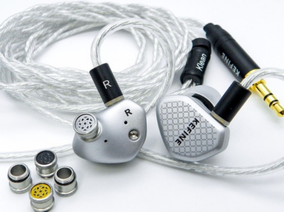 「Kefine Klean SV」 人気モデルをベースにニュートラル方向の明瞭サウンドに進化。DLCドライバー搭載のお手頃50ドル級 高音質イヤホン 【レビュー】
