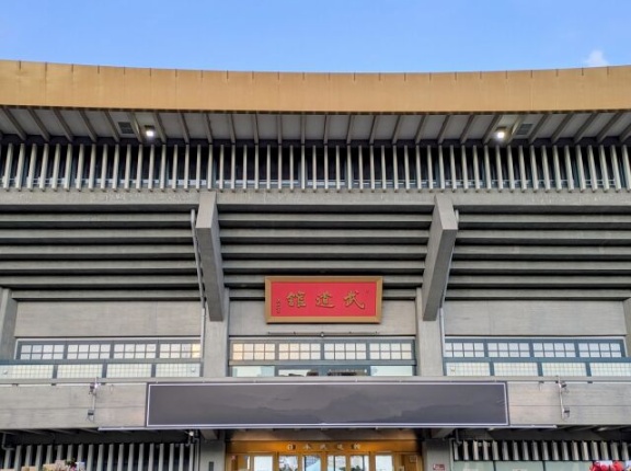 「推し」は国を滅ぼしかねない？