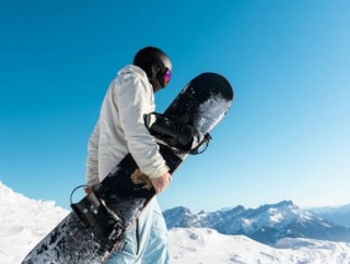 ワイ、今シーズンのスノボに向けて既に25万使ってしまう